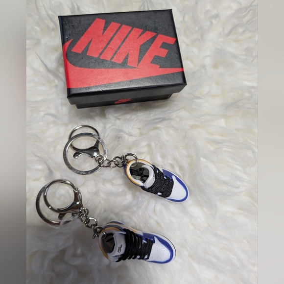 Nike Mini Sneaker Keychain - Picture 7 of 10